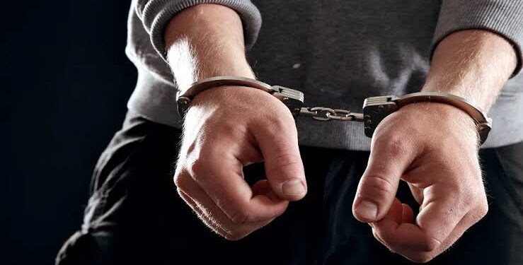 ضبط سائق قام بإتيان أفعال خادشة للحياء أمام فتاة أثناء توصيلها بالتجمع الأول