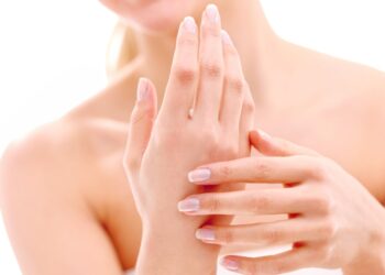 أسرار الأظافر القوية.. إليكِ كيفية تقويتها ونموها بطريقة صحية