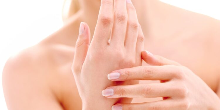 أسرار الأظافر القوية.. إليكِ كيفية تقويتها ونموها بطريقة صحية