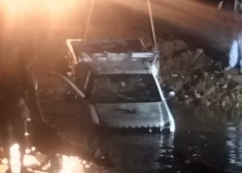 الإنقاذ النهري ينتشل السيارة المنكوبة في نيل منشأة القناطر