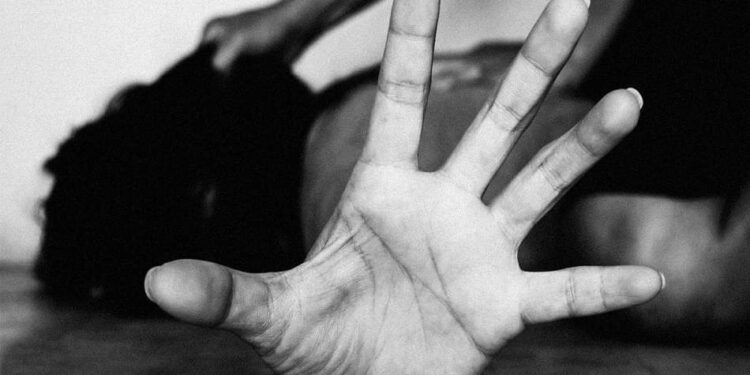 قلب من حجر.. السجن 5 سنوات لـ أب قتل نجله خنقا وادعى وفاته طبيعيًا