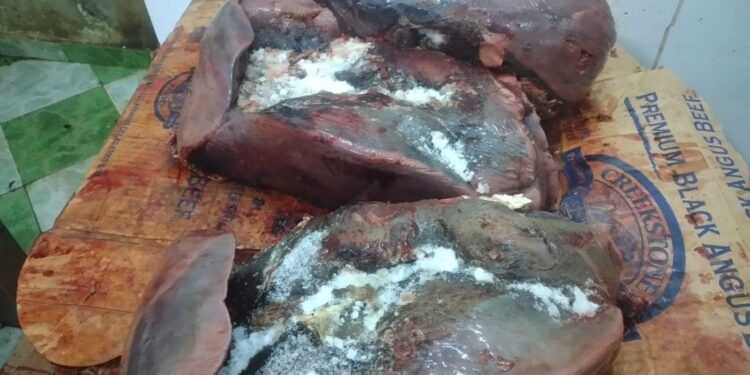 ضبط نصف طن كبدة فاسدة معدة للتوزيع على محال المأكولات بالشرابية