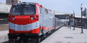 حادث مروع .. تفاصيل بتر ساق سيدة انزلقت من القطار في القناطر