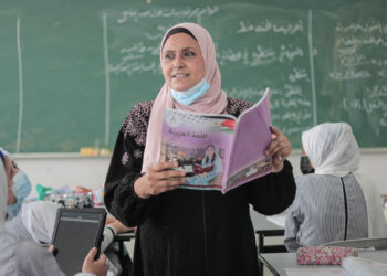 المواعيد المحددة لاستيفاء متطلبات شهادة الصلاحية للمعلمين المساعدين