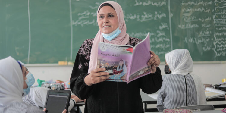 المواعيد المحددة لاستيفاء متطلبات شهادة الصلاحية للمعلمين المساعدين