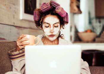 لزيادة إنتاجية العمل من المنزل.. إليك 7 حيل للنوم عليك تجربتها