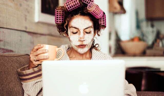 لزيادة إنتاجية العمل من المنزل.. إليك 7 حيل للنوم عليك تجربتها