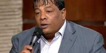 فيديو .. عمر كمال يقبل يد عبد الباسط حمودة لهذا السبب