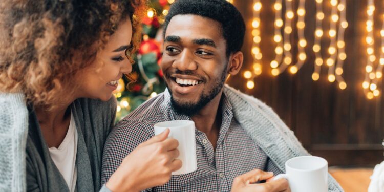 10 أفكار لزيادة الرومانسية بين الأزواج لأجواء شتوية لا تنسى