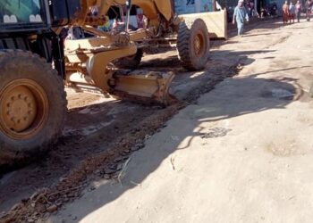 لمظهر حضاري.. حملات مكثفة لتنظيف وتجميل الشوارع والميادين بقرى أسيوط