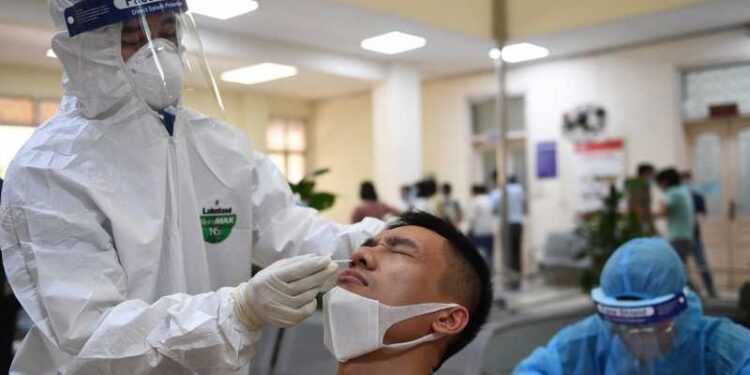 رئيس قسم الحالات الحرجة بمستشفى نيويورك يكشف موعد انتهاء موجة متحور أوميكرون