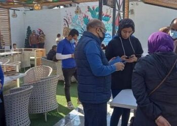 ضمن ” معا نطمئن”.. استمرار فعاليات حملة طرق الابواب للتطعيم ضد كورونا بأسيوط