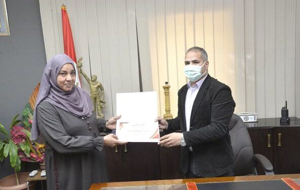 لمجهودهم.. نائب محافظ أسيوط يكرم فريق عمل منظومة الشكاوى الموحدة