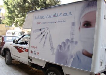 10 آلاف جنيه رسوم وضع إعلان على السيارة بقانون المرور.. اعرف العقوبة عند المخالفة