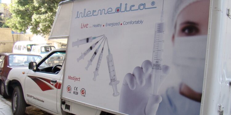 10 آلاف جنيه رسوم وضع إعلان على السيارة بقانون المرور.. اعرف العقوبة عند المخالفة