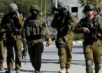 مستوطنون إسرائيليون مسلحون يهاجمون قرية فى الخليل