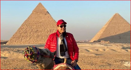 من منطقة الاهرمات .. حكيم يروج للسياحة المصرية