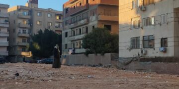 رفع ٩٠٠ طن مخلفات ورتش من قطع أراضي فضاء بحدائق الاهرام بالجيرة