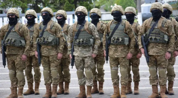 بولندا تعلن تزويد أوكرانيا بأسلحة دفاعية