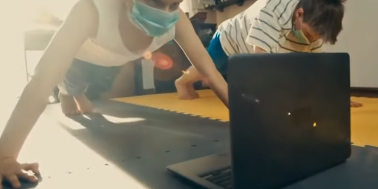 منتدى شباب العالم 2022.. الرئيس السيسي يشهد فيلمًا تسجيليًا عن الوضع الوبائي