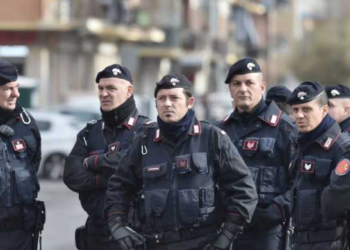 إيطاليا تعتقل 8 أشخاص لوضعهم العلم النازى على جنازة بكنيسة فى روما