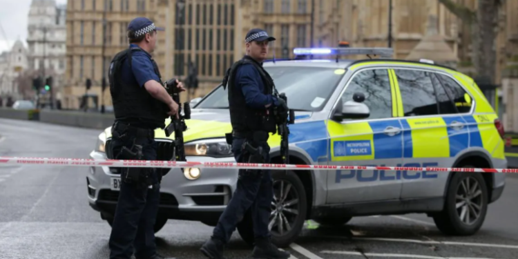 بريطانيا تعتقل مراهقين على صلة باحتجاز رهائن كنيس تكساس