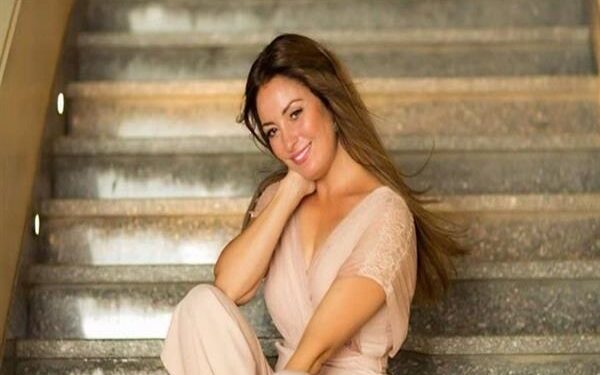 بالفيديو .. وصلة رقص لنرمين الفقي مع المخرج محمد عبدالخالق