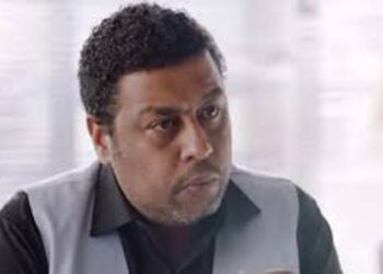 الفنانة محمد جمعة يفجع بوفاة والدته وأصدقائه يواسونه ويقدمون التعازي