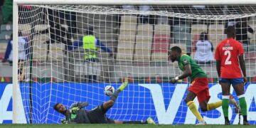 منتخب الكاميرون يهزم غامبيا بثنائية ويبلغ نصف نهائي أمم إفريقيا