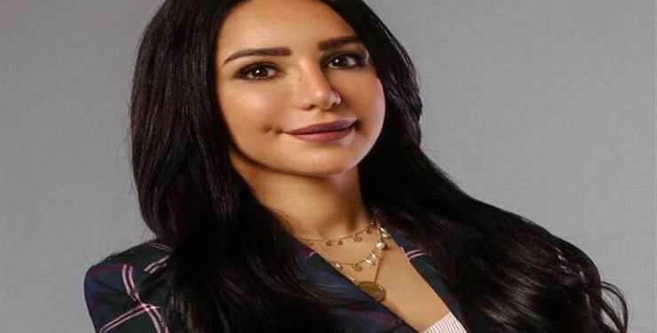 المؤلفة إنجى علاء