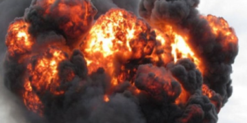 السعودية تتوعد الحوثيين وتعتبر تفجيرات الإمارات هجوما إرهابيا