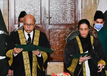 للمرة الأولى.. أول قاضية تؤدى اليمين أمام المحكمة العليا فى باكستان