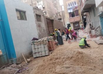 ضمن خطة التطوير.. استكمال تركيب الانترلوك بحارتي الطرح والمغربي بأسيوط