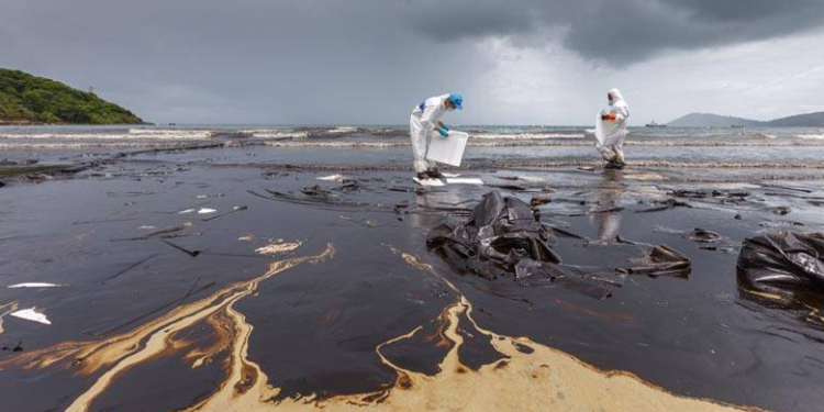 تسرب نفطى يهدد نهر الأمازون