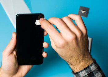 تنظيف الهاتف.. كيف تجعله خاليًا من الجراثيم؟