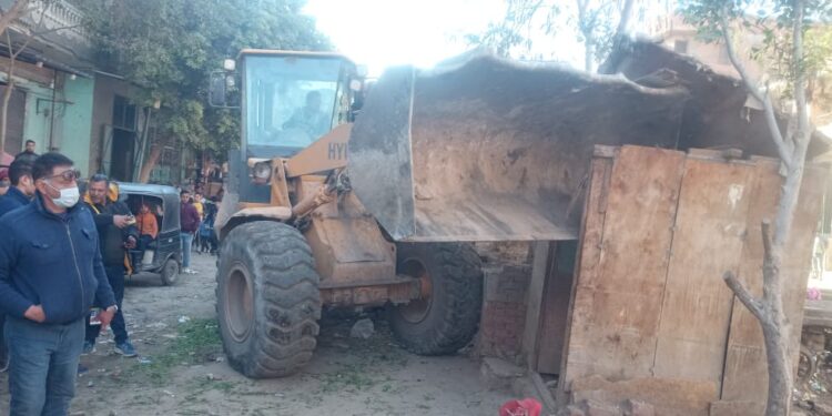 لتحقيق الانضباط.. محافظة الجيزة تزيل التعديات والمنشأت المخالفة بطريق ترسا