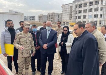 على مساحة 37 فدان.. رئيس جامعة بنها يتفقد منشآت الجامعة الجديدة بالعبور