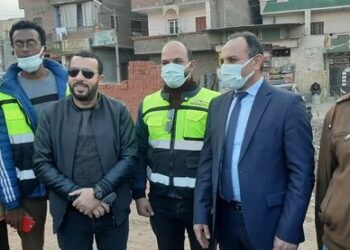 السكرتير العام بأسيوط يتفقد موقع إنشاء كوبري أعلى السكة الحديد بأبوتيج