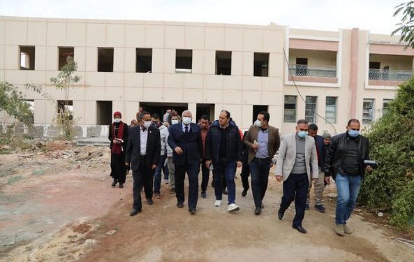 بـ 35 مليون جنيه.. محافظ الوادي الجديد يتفقد مبنى المدينة الشبابية بالخارجة