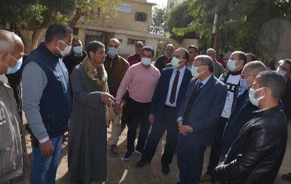 لأجل حياة كريمة.. محافظ المنيا يتفقد مشروعات المبادرة الرئاسية بقرية جريس