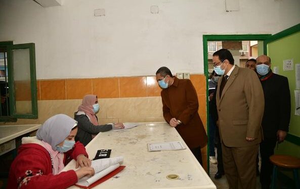 محافظ الغربية يطمئن على سير الامتحانات بالمحلة الكبرى