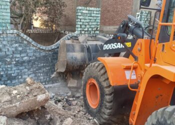 محافظة الجيزة تزيل 4 حالات تعدي على أملاك الدولة بالواحات البحرية والبدرشين