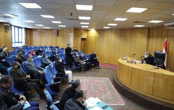 محافظ المنيا يوجه بحصر الأراضي لإقامة مواقف سيارات ونقاط إطفاء لـ 192 قرية