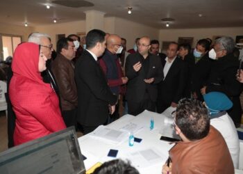 خلال زيارته للفشن..محافظ بني سويف يتفقد سير العمل في حملة التطعيم بلقاح كورونا