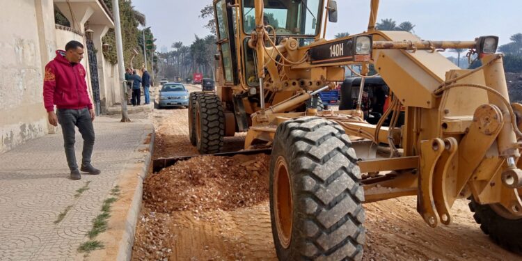 محافظ الجيزة يتابع أعمال رصف بعض الشوارع الحيوية .. تعرف عليها