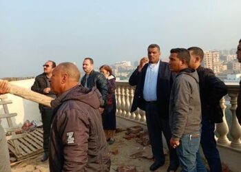 إمسك مخالف.. حملة لإزالة الإشغالات وأعمال البناء المخالفة بشرق أسيوط