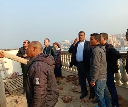 إمسك مخالف.. حملة لإزالة الإشغالات وأعمال البناء المخالفة بشرق أسيوط