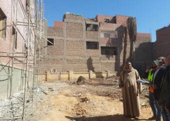 لتحقيق حياة كريمة.. محافظ أسيوط يوجه بمتابعة مشروعات المبادرة الرئاسية