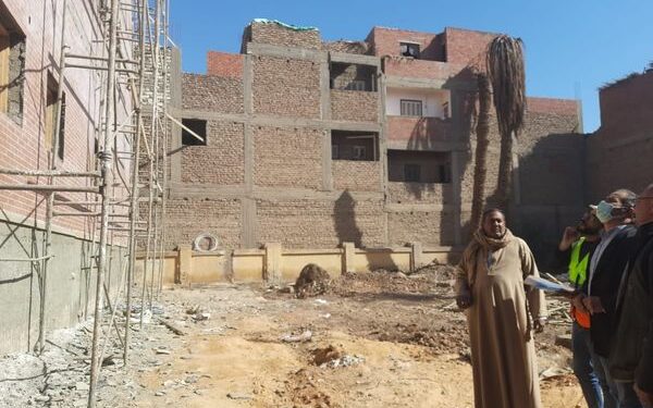 لتحقيق حياة كريمة.. محافظ أسيوط يوجه بمتابعة مشروعات المبادرة الرئاسية