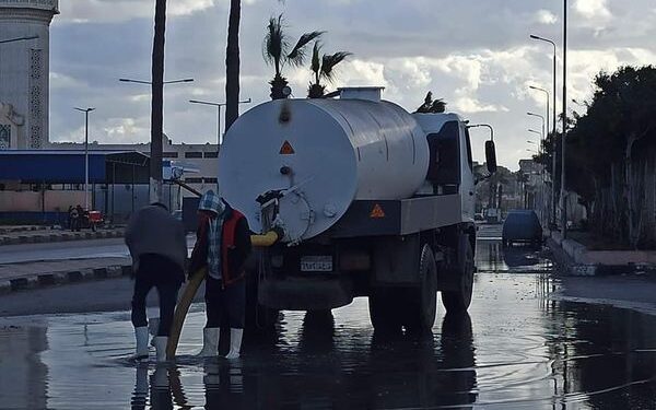 لمواجهة عدم استقرار الطقس.. رفع أثار الأمطار في شوارع بورسعيد